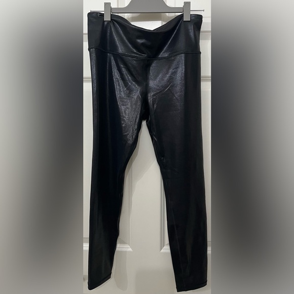 Athleta Elation Ultra High Rise Shine Legging in Black, size Large - Picture 1 of 3